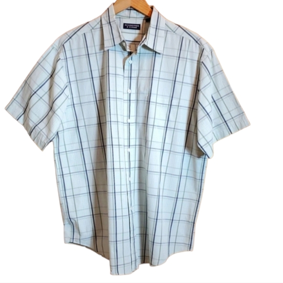 Roundtree & Yorke Other - ROUNDTREE & YORKE L GREEN & BLUE PLAID SHORTSLEEVE BUTTON DOWN SHIRT